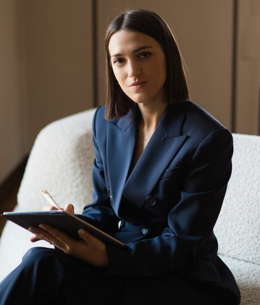 Aerenica | Romanticismo visivo, eclettismo materico, firma sartoriale.